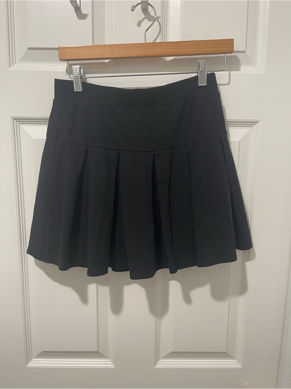 American Eagle Outfitters Black Pleated Skort